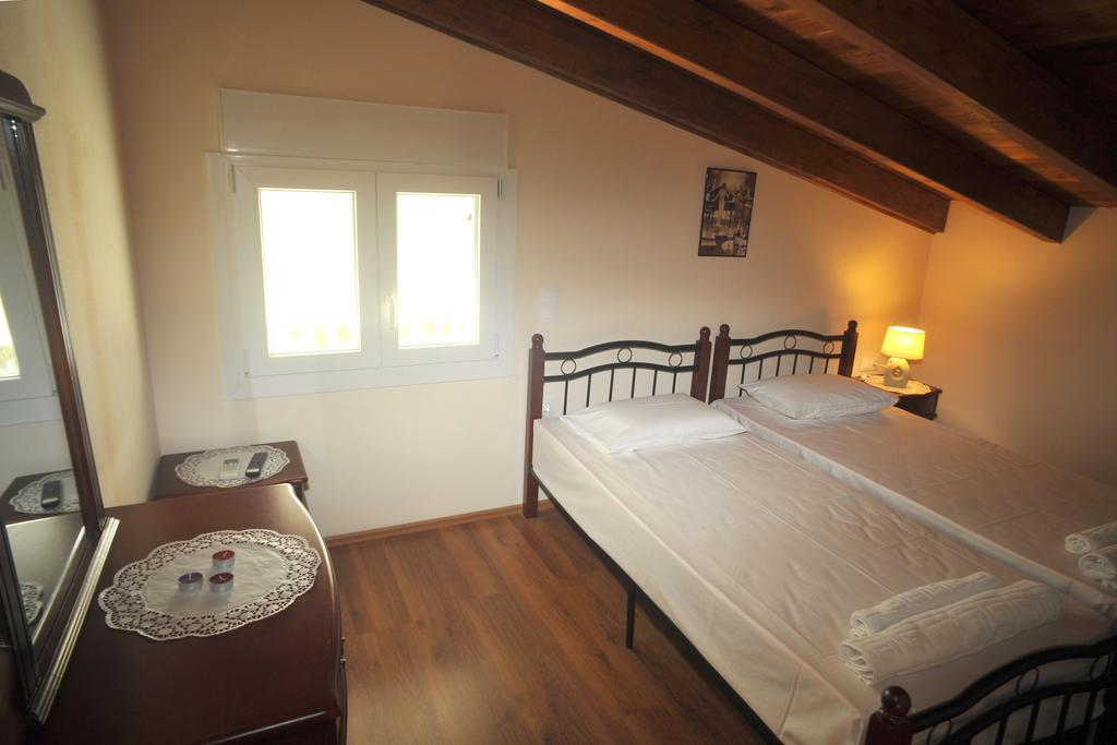Villa Poulades Gouvia Zimmer foto